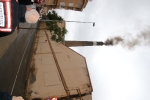 Histórica encendida de viejas chimeneas de azulejeras de la provincia como la de Sanchis de l'Alcora