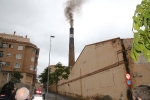 Histórica encendida de viejas chimeneas de azulejeras de la provincia como la de Sanchis de l'Alcora