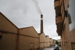 Histórica encendida de viejas chimeneas de azulejeras de la provincia como la de Sanchis de l'Alcora