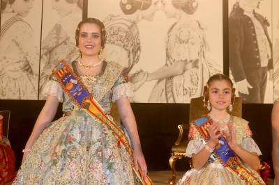 El Centre Espanya exalta a Paula Monfort y Helena Beltrn como sus Falleras Mayores 2018