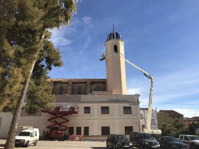 Vall d?Alba invierte 9.000 euros en el saneado y pintado del exterior de la parroquia de San Juan Bautista y la Casa Abada