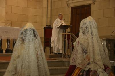 La iglesia de los Padres Carmelitas celebra la misa de inicio de las fiestas falleras