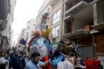 La lluvia agua la fiesta de la Cavalcada del ninot