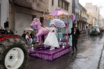 La lluvia agua la fiesta de la Cavalcada del ninot