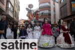 La visita oficial a las fallas llena las calles de fiesta
