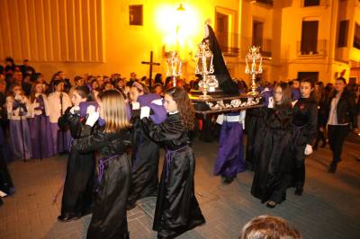 La novedad del inicio de la primera procesin infantil de la Cofrada Virgen de los Dolores marca el inicio de la Semana Santa de Alcora