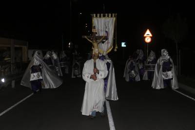 El desfile del Santsimo Cristo del Mar abre la procesiones de Semana Santa de Burriana