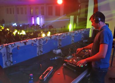 El festival Flaix FM triunfa en Sant Jordi y congrega a más de mil espectadores