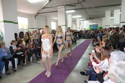 Fira Nova Temporada de ACOSAL con un concurrido defile de moda y actuación de On! Dance