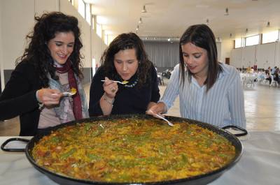 Los jvenes de Vall d?Alba celebran un multidinario concurso de paellas