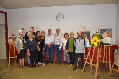 Rafael Albert visita la exposicin de pintura del CIM organizada por los Juegos de Primavera