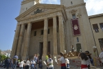 Els escolars de Vila-real porten flors i un 'garbonet' per a Sant Pasqual