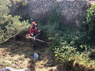 L'Ajuntament de la Jana ha comptat amb la feina d'un taller d'ocupaci del SERVEF per netejar diferents punts del poble