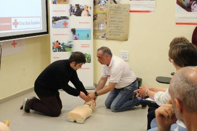 Gran xito del curso de primeros auxilios para bebs del Plan de Salud de Cruz Roja Alcora
