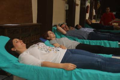 Medio centenar de personas participaron en la maratn de donacin de sangre de la Falla La Vila