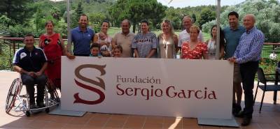 La Fundacin Sergio Garca dona una silla de ruedas deportiva a Pedro Gil Albalat.