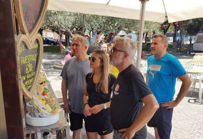 Inauguran la zona food trucks de Les Penyes en Festes 2018
