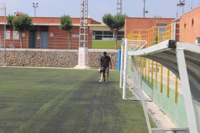 El Patronato de Deportes invierte 15.000 euros en el mantenimiento de los campos de ftbol durante el verano 