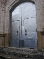 Palanques restaura la puerta de la Iglesia