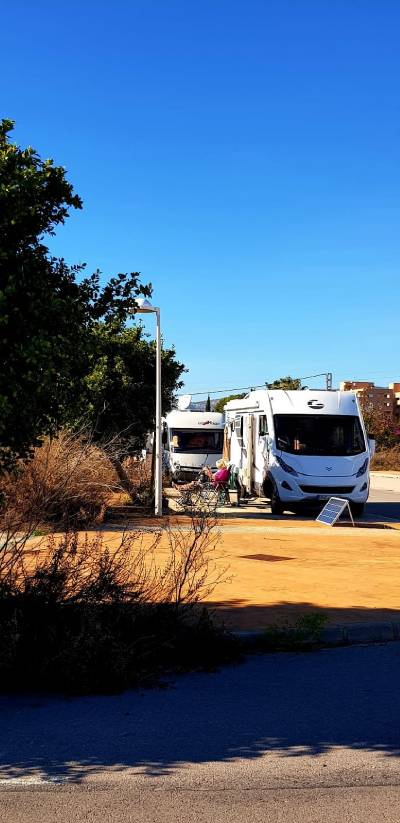 El PP de Cabanes detecta una acampada ilegal de caravanas en Torre la Sal ante la pasividad de Comproms y PSPV
