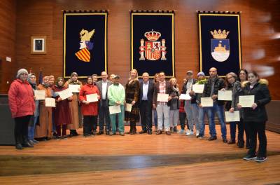 El Ayuntamiento de Oropesa del Mar entrega diplomas a 16 alumnos de la Escuela de Acogida