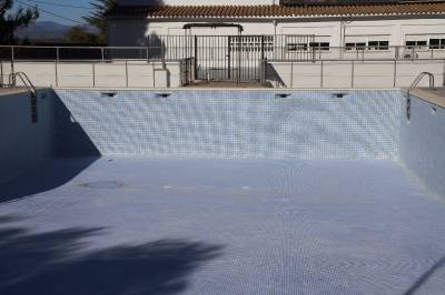 Finalitzen les obres de conservaci de la piscina municipal de Vilafams