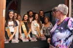 La reina i dames de la Vila reparteixen el programa de festes als veïns de Nules