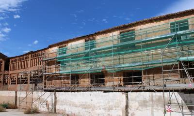 LAlcora inicia la restauracin de la fachada lateral original de la Real Fbrica