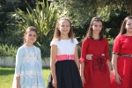 Las Reinas Falleras de Burriana 2020 se fotografían con las Falleras Mayores del próximo ejercicio