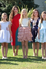 Las Reinas Falleras de Burriana 2020 se fotografían con las Falleras Mayores del próximo ejercicio