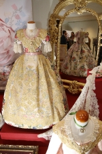 Amatista y ?palo, los colores escogidos por las Reinas Falleras de Burriana  para sus trajes oficiales