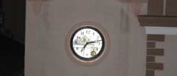 Alfondeguilla il•lumina i fa visible la ma-quinària del rellotge municipal 
