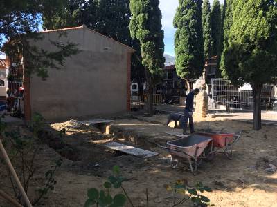 Les Coves de Vinrom est trabajando en la ampliacin del cementerio con un nuevo bloque de 24 nichos 