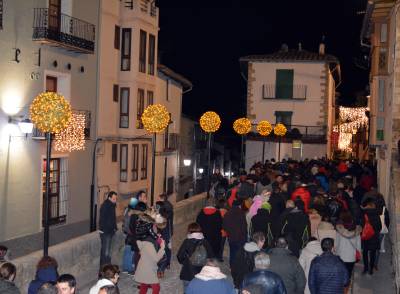 Morella encn les llums de Nadal en una gran festa de suport a albergar les campanades de Ferrero Rocher i Telecinco 