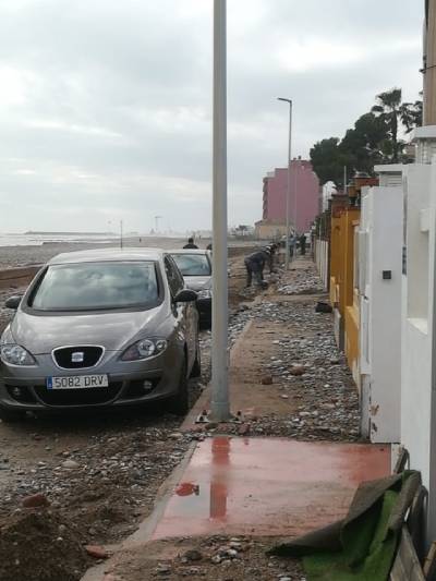 Borriana continua avui amb els treballs de neteja de les zones de les Terrasses i la Serratella afectades pel temporal martim