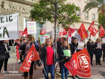 Nules dona suport a la manifestaci de les netejadores de l'IES i Los Gorriones davant el retard en el pagament del sou