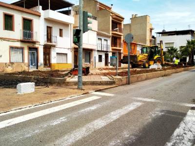 Comencen les obres de remodelaci de tres places a Almenara