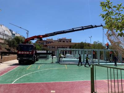 Instalan las aulas prefabricadas previas al inicio de nuevas obras en el CEIP Juan Carlos I