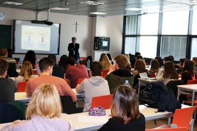 El CEU ha acogido un programa formativo de profesionalismo mdico pionero en la universidad espaola