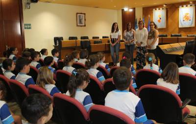 Los alumnos del Colegio Nuestra Seora de la Consolacin visitan el Ayuntamiento de Borriana