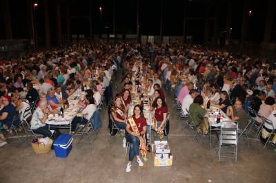 Ms de mil persones participen al sopar de paiporta de dissabte