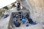 Puntes de fletxa de 14.000 anys d'antiguitat en la Cova la Foia de Vilafranca