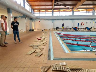 Almassora repara les filtracions de la piscina per al nou curs