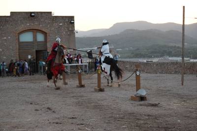 Los torneos a caballo en el Castillo de Onda inauguran la Feria Medieval con un espectculo nico