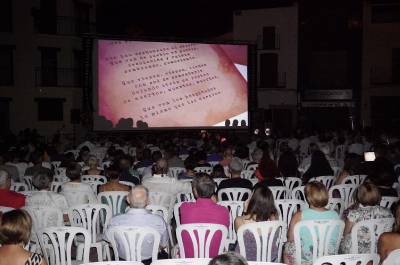 L'estrena del documental sobre el camp d'aviaci marca l'inici de les festes a Vilafams