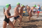 Más de 300 nadadores participan en la IX Travesía a nado Playa Casablanca de Almenara