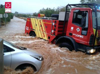 Fuertes lluvias obligan a actuar a los bomberos en Benicarl y Pescola