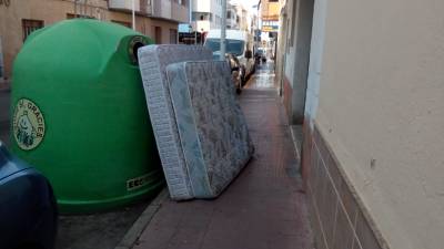 El Ayuntamiento de Oropesa del Mar 'lucha' contra el alto número de voluminosos depositados sin previo aviso