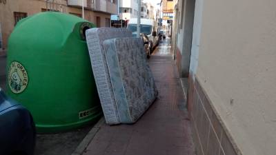 El Ayuntamiento de Oropesa del Mar 'lucha' contra el alto nmero de voluminosos depositados sin previo aviso