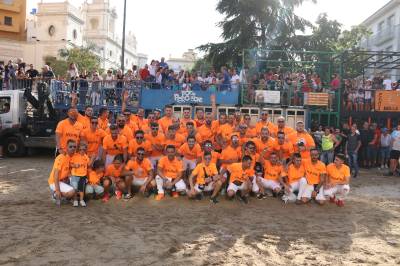 La penya Va de bous posa la festa 